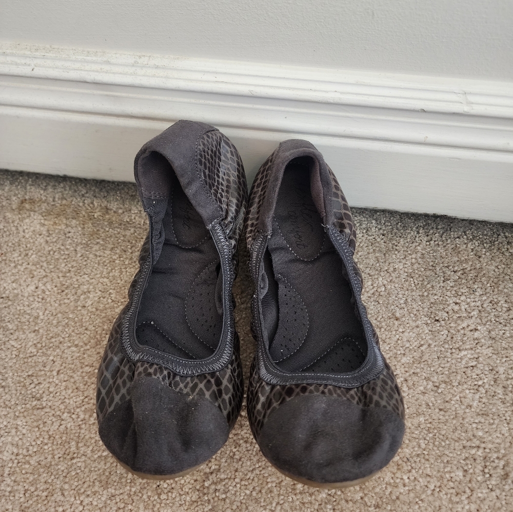 Women's Payless Dexflex comfort grey snakeskin shoes flats size 8 wide